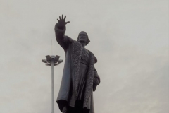 Памятник основателю Кургана на привокзальной площади.