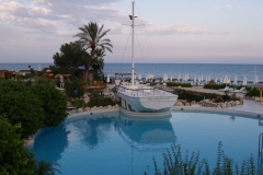 Бар в бассейне